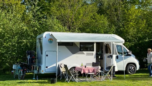 de Club camper – NEW 5-person luxury camper, incl. inventory and insurance