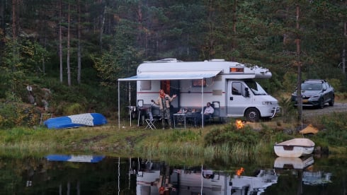 Camper Coby – 6 pers Bergland  Alkoof uit 2010, Buitenland toegestaan.