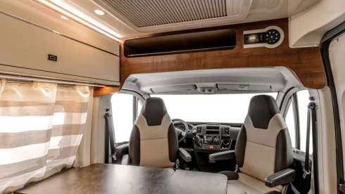 I-type – New bus camper with 4 permanent sleeping places