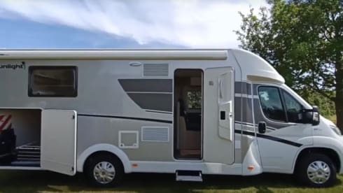 Sunlight T68 – Hele mooie ruime 4 persoons Sunlight camper uit 2018, veel bergruimte.