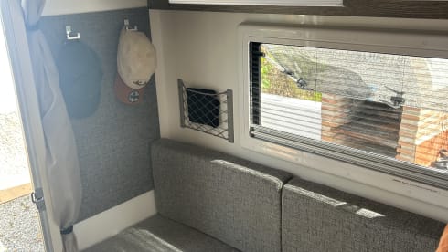 Frank & Frieda – Pick up & set up unit for 2 to 3 persons!