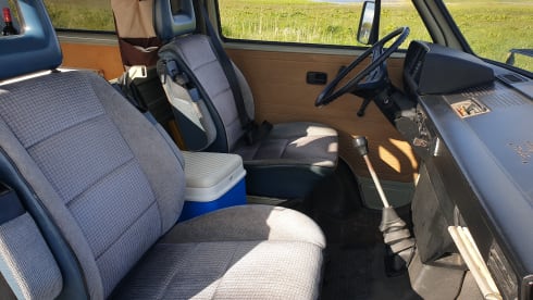 Mr. Blue Sky  – Retro VW T3 bus camper
