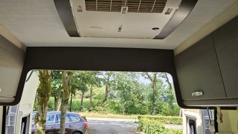 Beautiful, fine 2-person Fiat bus Camper from 2018