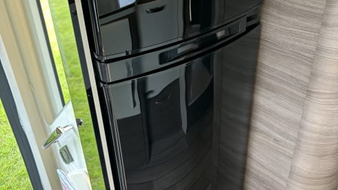 Xplore Muiden – Brand New Luxury Ford McLouis 473! Automatic, 5p, large garage!