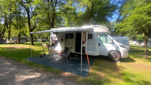 Sunshine – 5p Peugeot semi-integrated uit 2023 roller team 298TL Kronos 