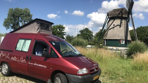 Rooie Sien – compact mini motorhome