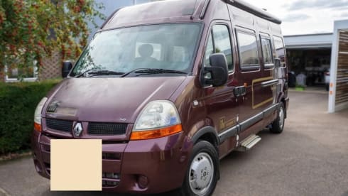 The master – 2 berth IH Oregon Renault master