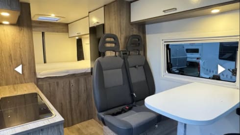 2p Peugeot bus from 2011