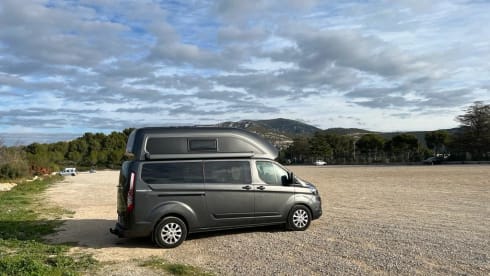 D'eropuit – New campervan Ford Nugget Plus with high roof - 4 people