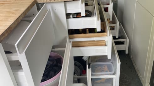 Beautifully spacious 2-4 person Bus camper Sprinter 2015