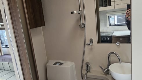 Compass – Stunning 6 berth 6 belt