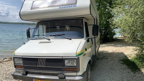 Spacious, neat 1980s family camper (Last 2 weeks of summer '25 discount!)