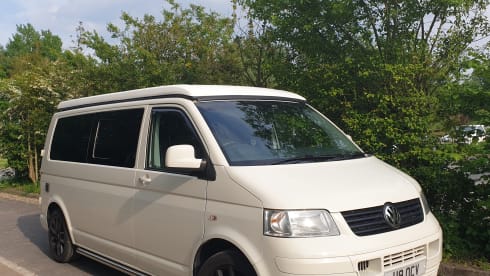 The White Pearl - VW T5 Campervan
