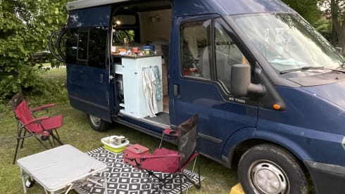 De blauwe bus – Ford Transit Wohnmobil aus dem Jahr 2005