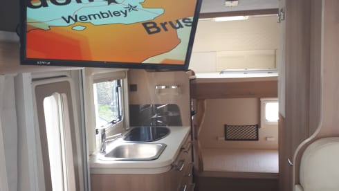 Camper 1 – Spacious and luxurious 6-person camper incl. Playstation 4