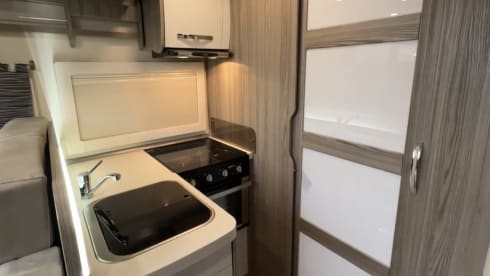 Benita – 4 berth Benimar Tessoro semi-integrated from 2019