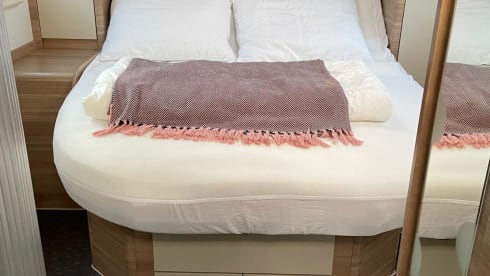 Camper.4000 – Luxury camper - Adria Matrix M 670SC (5 seats)