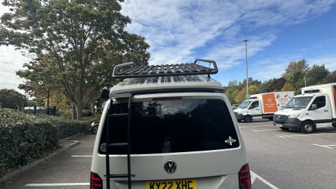 FIGURE 01 – 4 berth Volkswagen campervan from 2022