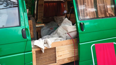 Kikker – 4p Volkswagen bus uit 2000