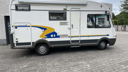 KunnCamp – Family motorhome 4-person Eura Mobil integrated from 2002