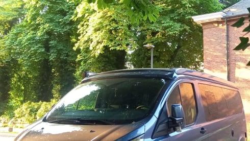 Dwight Schrute – À l'aventure avec un nouveau Ford Nugget Plus !