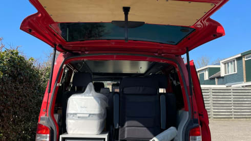 Red adventure  – 2p Volkswagen bus uit 2015