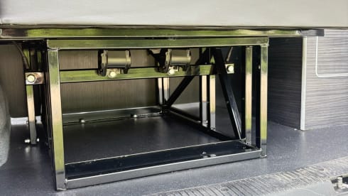 Sylvie – Wonderful VW T6 Camper with Poptop and Newly Fitted Interior!