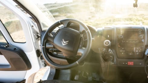 Zonnewijzer – Winter-Proof Off-Grid Campervan with Solar, Nespresso, Oven and more!