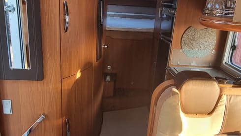 Hymer semi-integrated max 3 persons built in 2009 