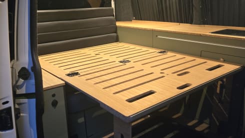 Green Adventurer – 4p Volkswagen bus from 2018