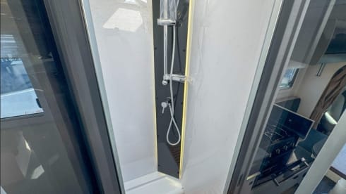 Clifford – Luxury 4 berth Chausson 788 Auto 2025