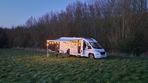 Camper Ledegem – 2p Carado semi-integrated from 2024