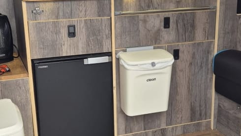 Dug – 3/4 berth Vauxhall Vivaro campervan,