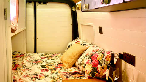 Poppy – Skurriler Familiencamper abseits der Zivilisation 