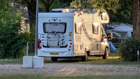 6 Berth Peugeot with Air Con