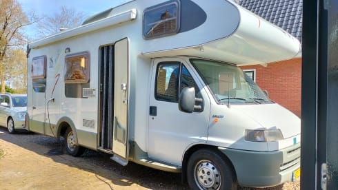111 Knaus 708G – 6p Knaus alcove from 2000
