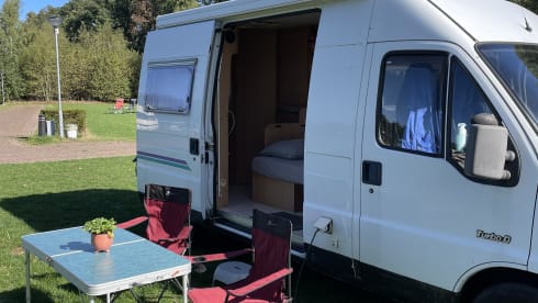 Oude dame – 2p Adria Mobil bus uit 1997