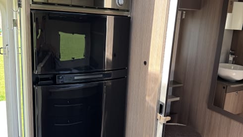 Geräumiges Wohnmobil mit 4 Schlafplätzen – unter 7 m