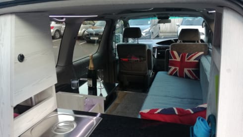 Kiwi  – Unique Japanese 4X4 Campervan