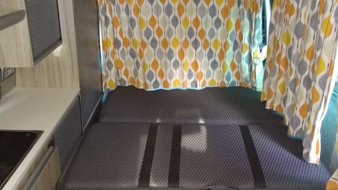 Lovely 4 Berth Campervan VW T5.1 - Adventure Awaits!
