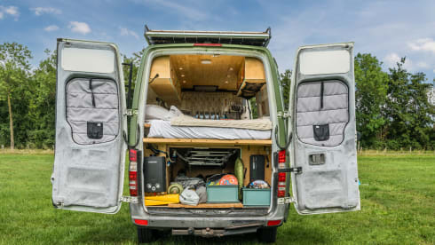 Stef – Cozy Off-grid Mercedes Campervan
