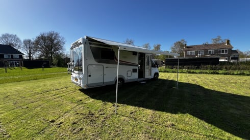 13 LMC T742 – LMC T742 semi-integrated camper 2020