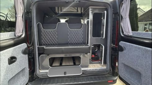 Viv – Vauxhall Vivaro 4 Berth Pop Top