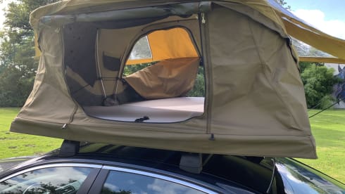 Happy Bimmer Rooftop Tent – Reliable BMW 740d with very large Thule roof tent and complete inventory