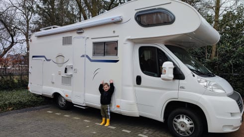 Zin in een tripje met een hele leuke familie camper? Lees snel verder ----> – Neat Mobilvetta alcove from 2007
