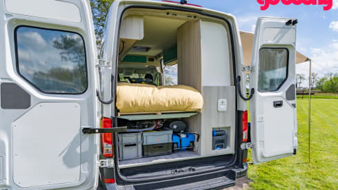 Fluistercamper – 100% electric VW Crafter, 2 persons, interior 2023
