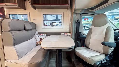 Drivetohappiness – 4p Ford semi-integrated uit 2026