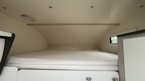 6p McLouis Glamys 320 alkoof bj 2024