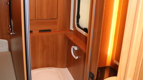 With a good feeling on holiday with this complete Dethleff Camper