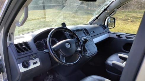 Volkswagen Multivan Camper 4 Person